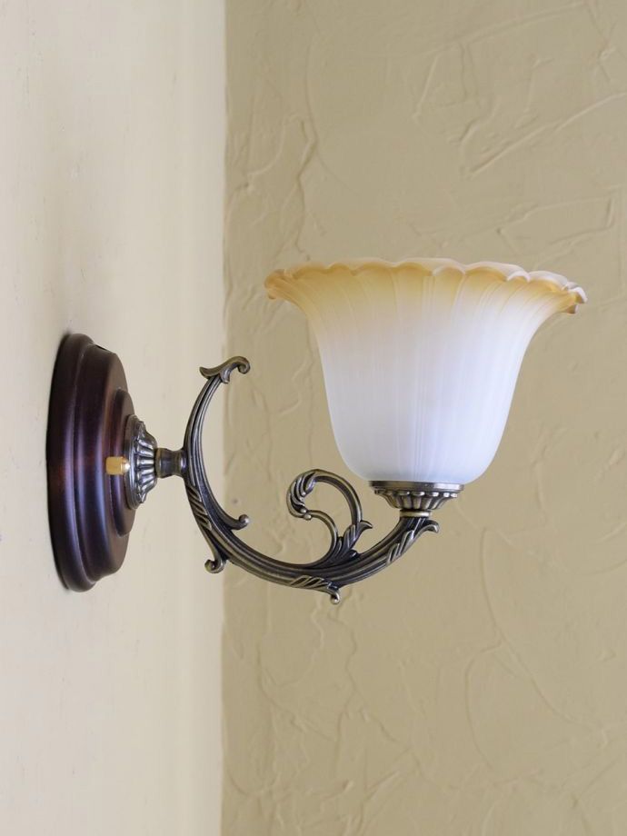 壁付けブラケットの側面