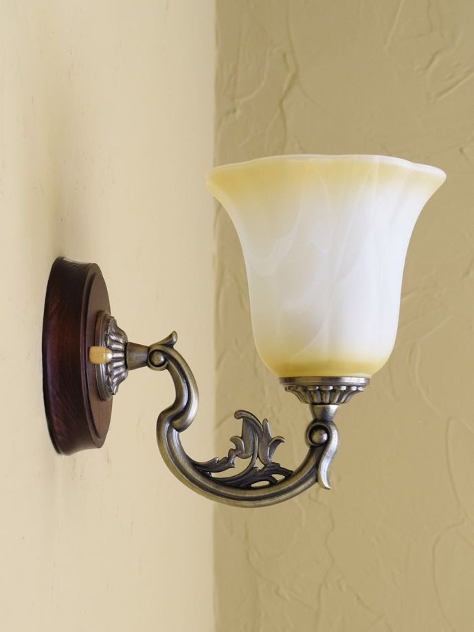 壁付けブラケットの側面