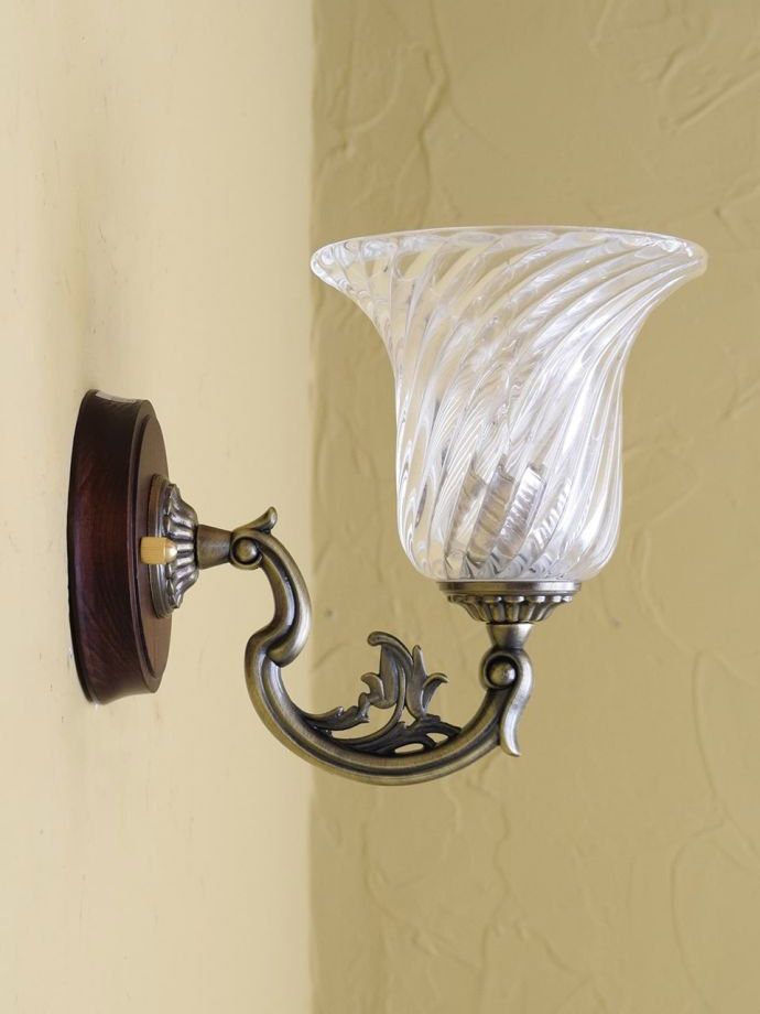 壁付けブラケットの側面