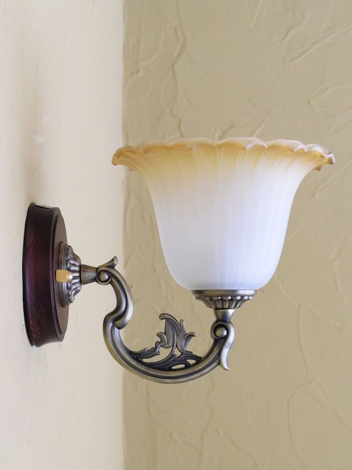 壁付けブラケットの側面