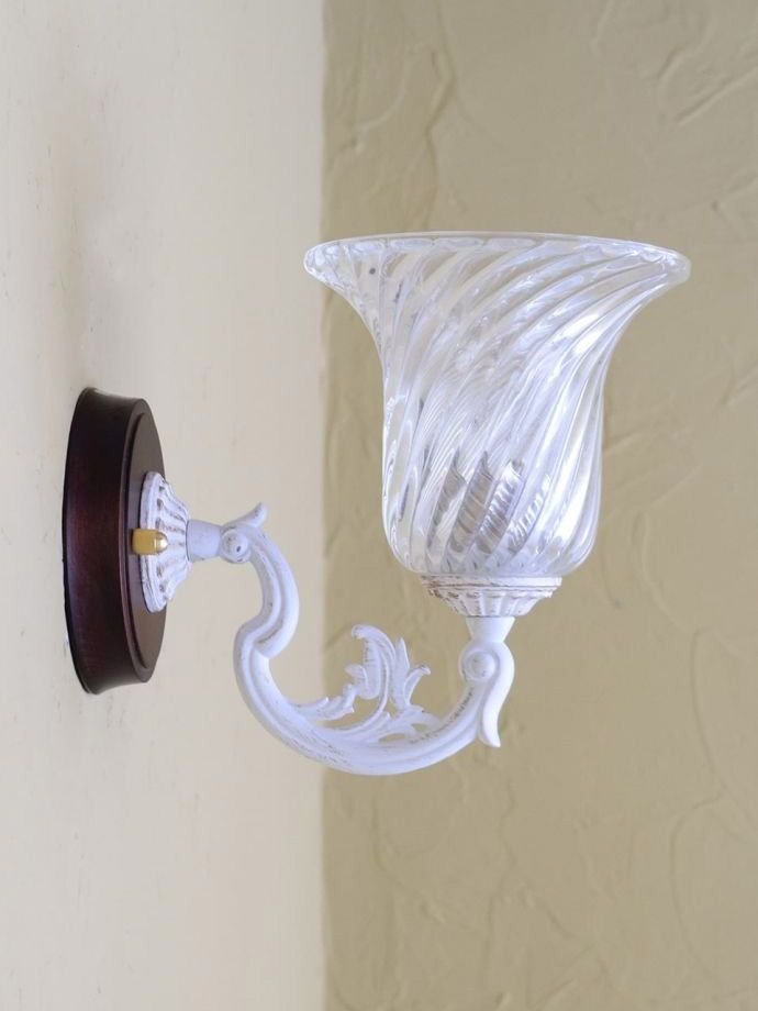 壁付けブラケットの側面