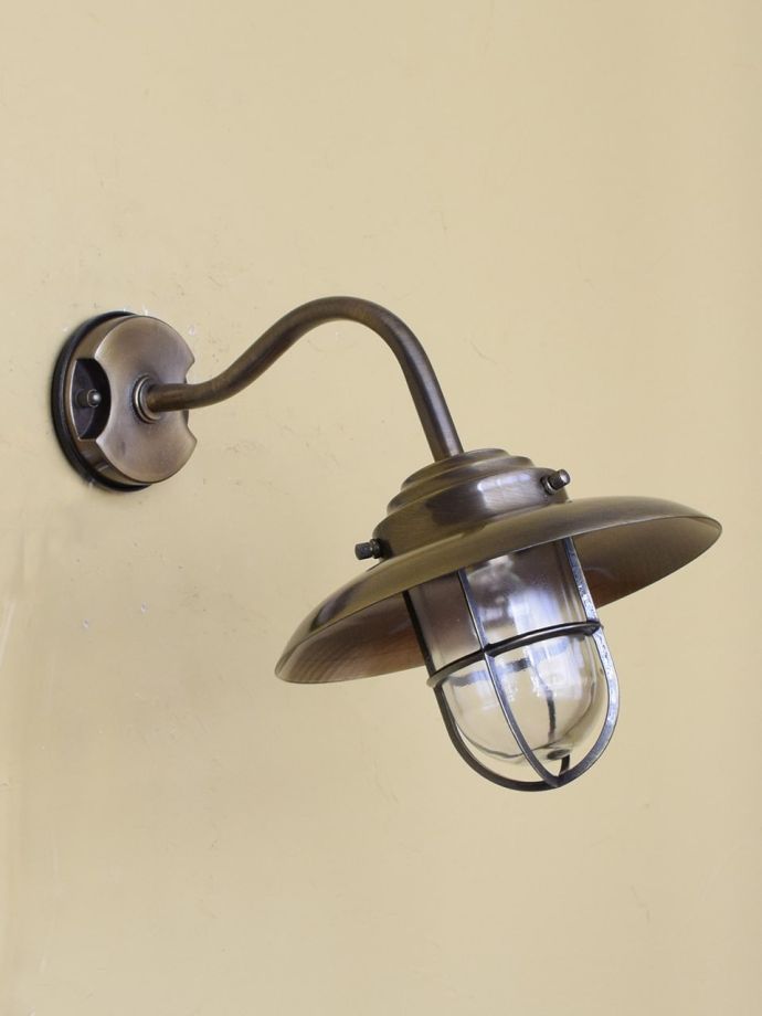 ウォールブラケットからの灯り