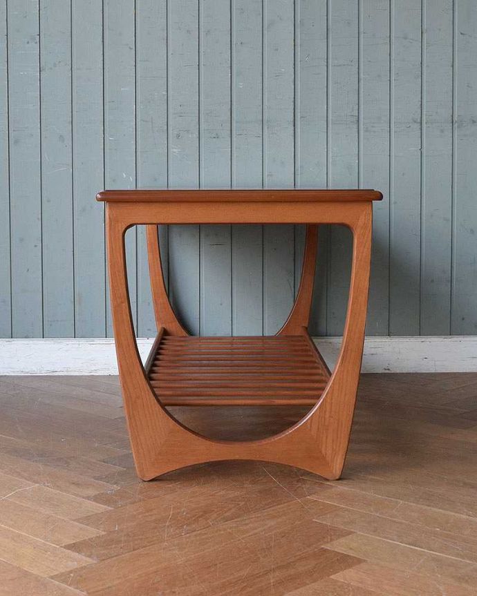 G-PLAN(Gプラン)　アンティーク家具　ヴィンテージの北欧インテリア、G-planのコーヒーテーブル。横から見てみてもカッコいい！北欧スタイルのテーブルは、横から見てもやっぱりスマートでカッコいいんです。(x-1004-f)