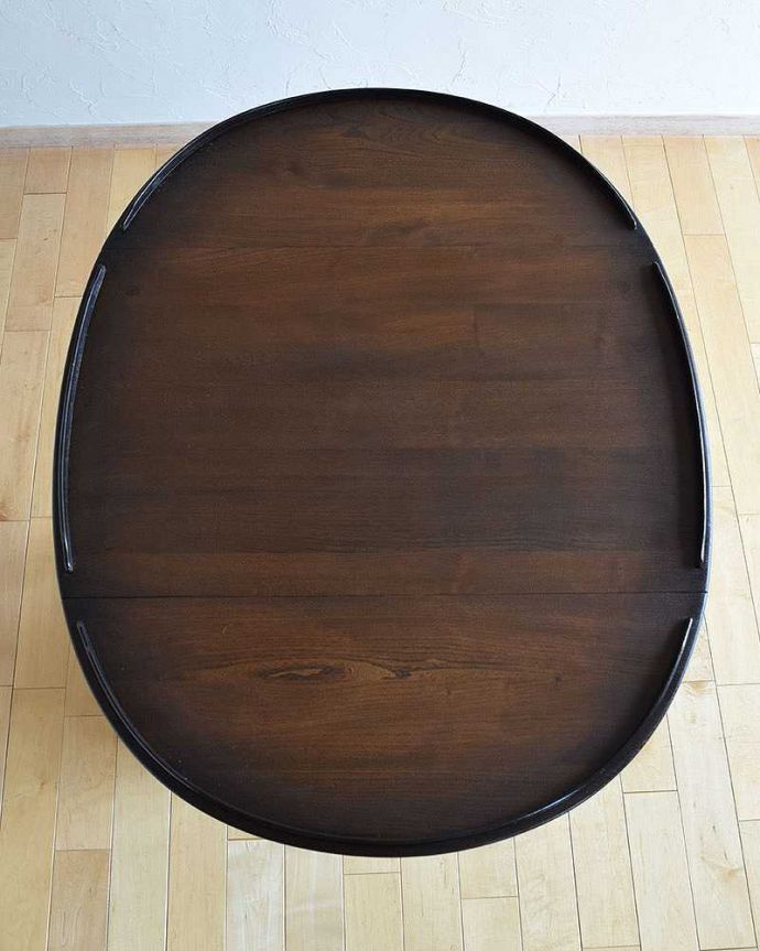 アーコールの家具　アンティーク家具　サイドテーブルとしてもおススメ、３サイズで使えるアーコールのワゴンテーブル。広げればテーブル代わりになっちゃう広い天板まるでワゴンの上にドロップリーフテーブルが付いているようなデザイン。(x-1005-f)