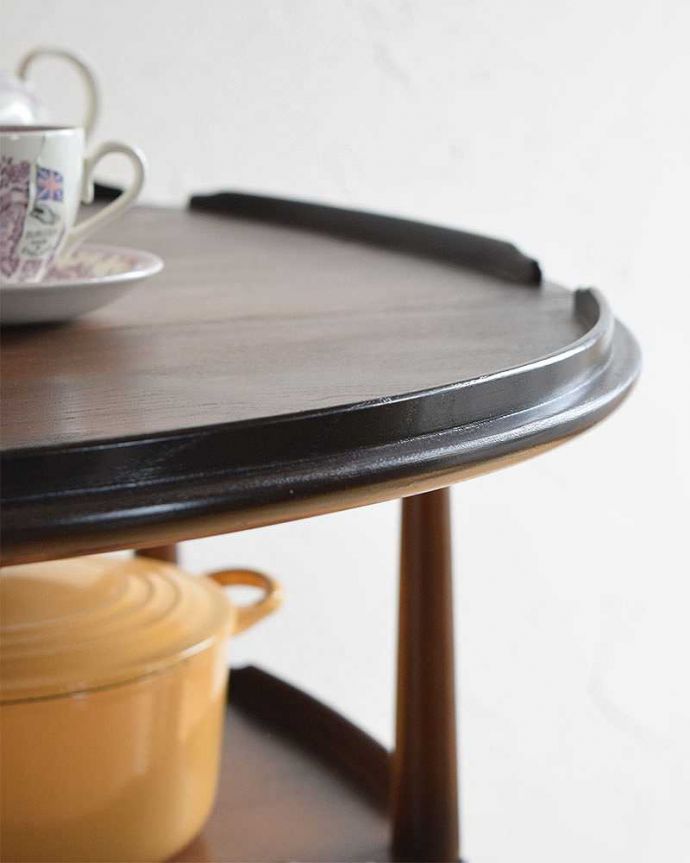 アーコールの家具　アンティーク家具　サイドテーブルとしてもおススメ、３サイズで使えるアーコールのワゴンテーブル。ちょっとしたこだわりワゴンと言っても現代のものとは全然違う･･･風合いもいいんです。(x-1005-f)