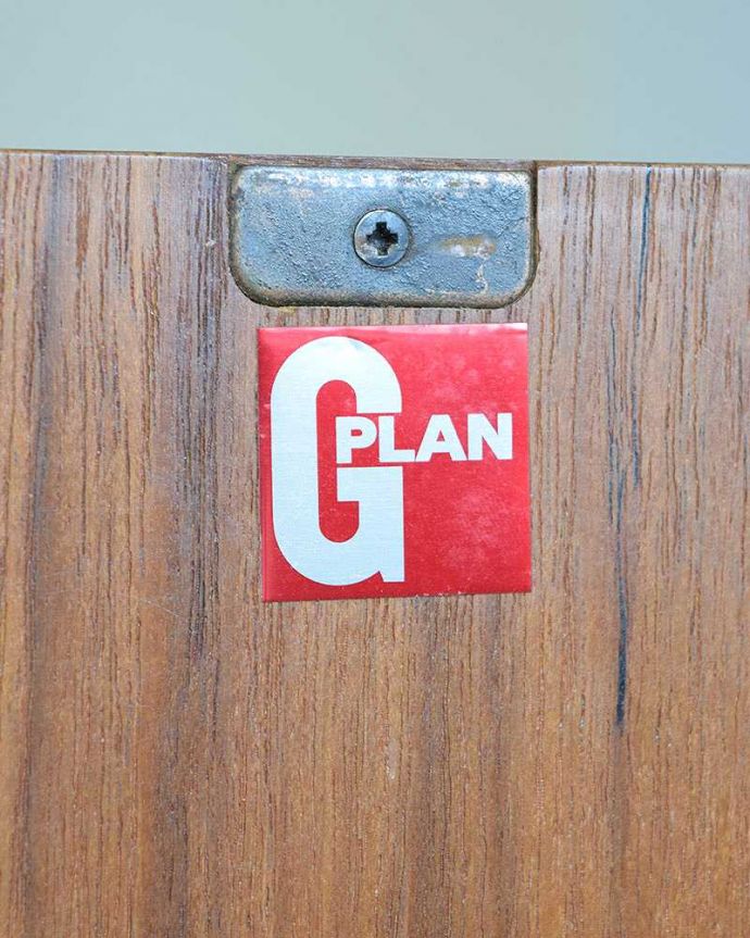 G-PLAN(Gプラン) アンティーク家具 コンパクトなテレビボードにおススメ、G-PLANのシンプルなサイドボード。タグが残っていました。(x-1007-f)