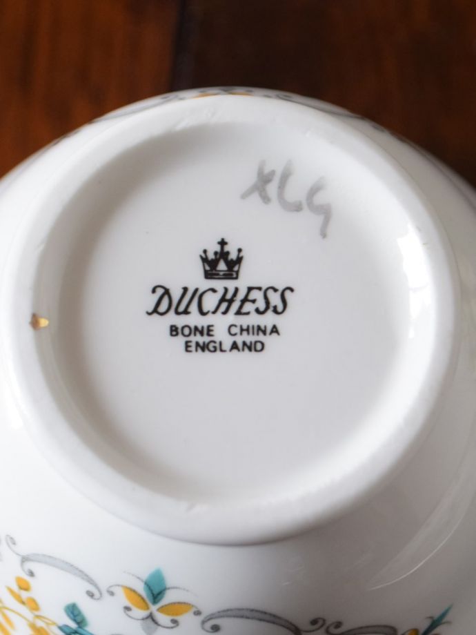 英国のアンティーク食器、DUCHESS（ダッチェス）のカップ＆ソーサー(x