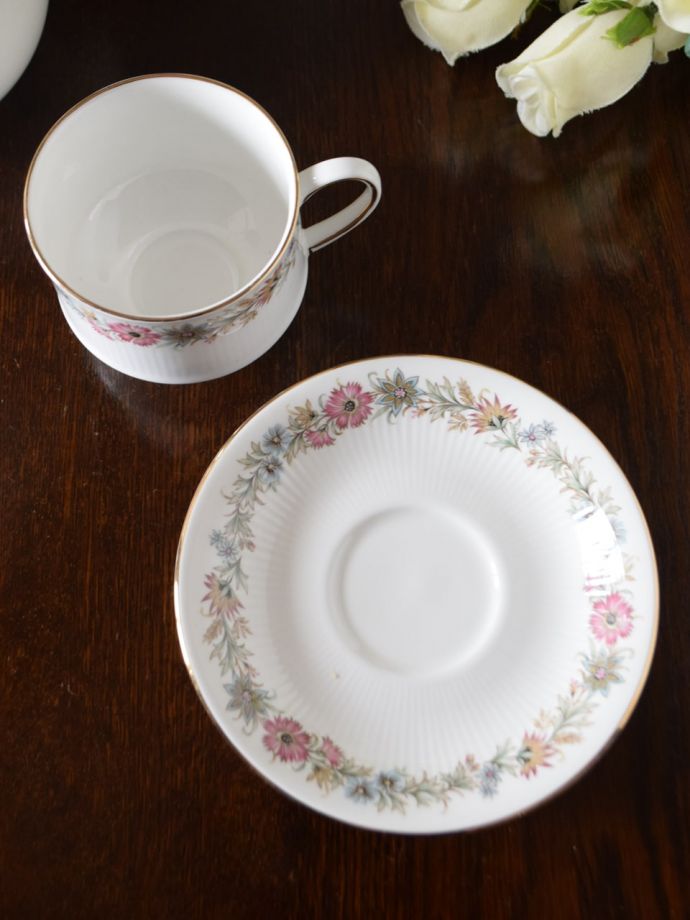 英国アンティークのおしゃれな食器