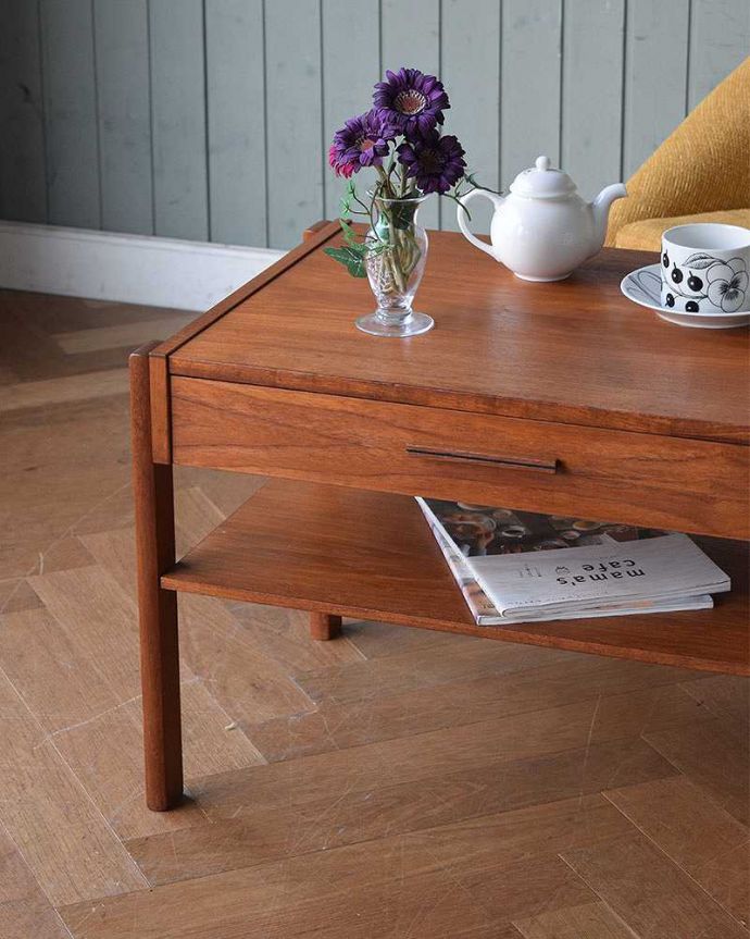 アンティークのテーブル アンティーク家具 北欧インテリア、引き出し付きのヴィンテージコーヒーテーブル。クールな表情の中に感じられるぬくもり・・・ヴィンテージの家具は一見クールな表情。(x-1011-f)