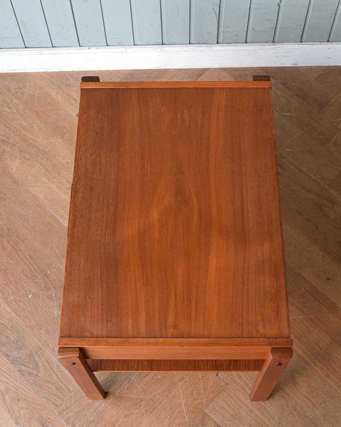 アンティークのテーブル アンティーク家具 北欧インテリア、引き出し付きのヴィンテージコーヒーテーブル。上から見るとこんな感じ。(x-1011-f)