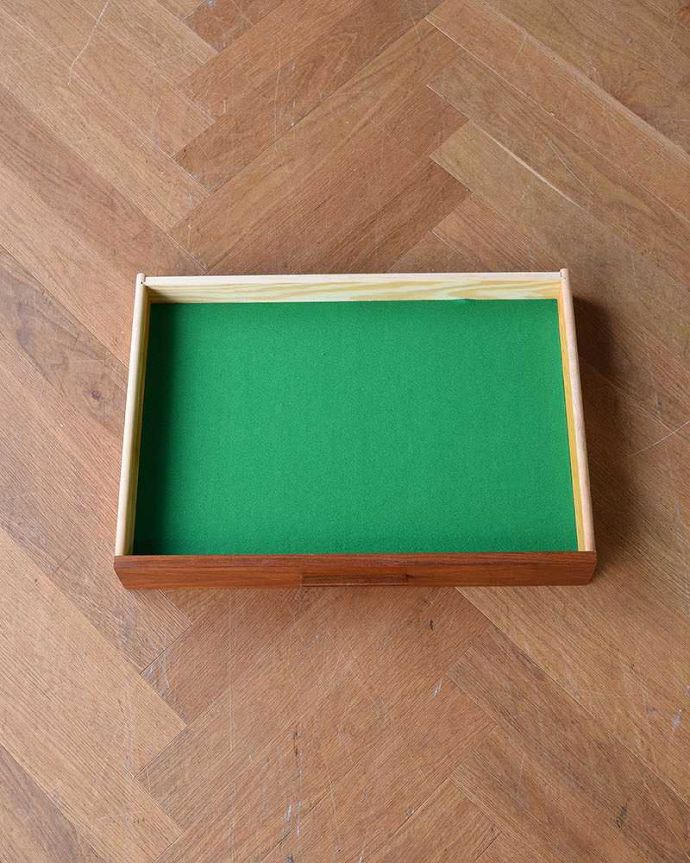 アンティークのテーブル アンティーク家具 北欧インテリア、引き出し付きのヴィンテージコーヒーテーブル。もちろん引き出しの中も職人さんがキレイに直したので、安心して使って下さい。(x-1011-f)