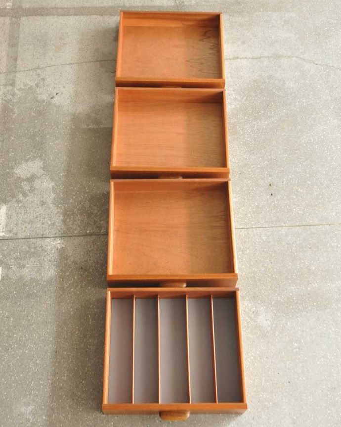 G-PLAN(Gプラン)　アンティーク家具　テレビボードにおススメの北欧スタイルのヴィンテージ家具、G-PLANのサイドボード。キレイにお直ししました引き出しの中も修復の際、専門の職人がキレイにしました。(x-1020-f)