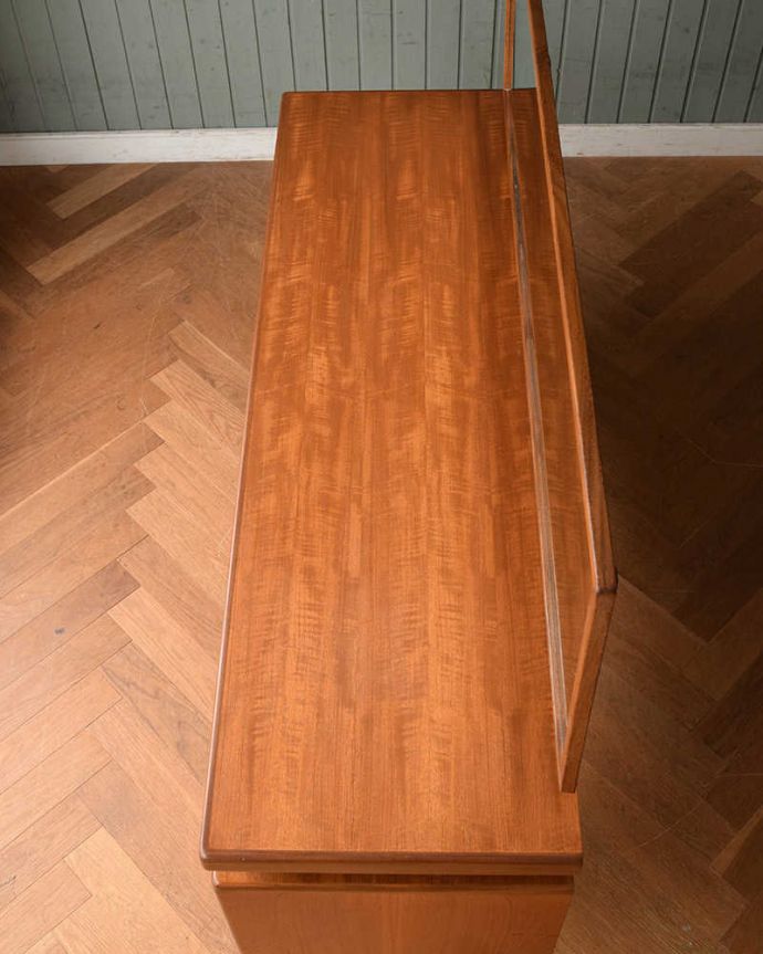 G-PLAN(Gプラン)　アンティーク家具　G-PLANのヴィンテージ家具、北欧スタイルのドレッサー（フレスコ）。上から見るとこんな感じです。(x-1024-f)