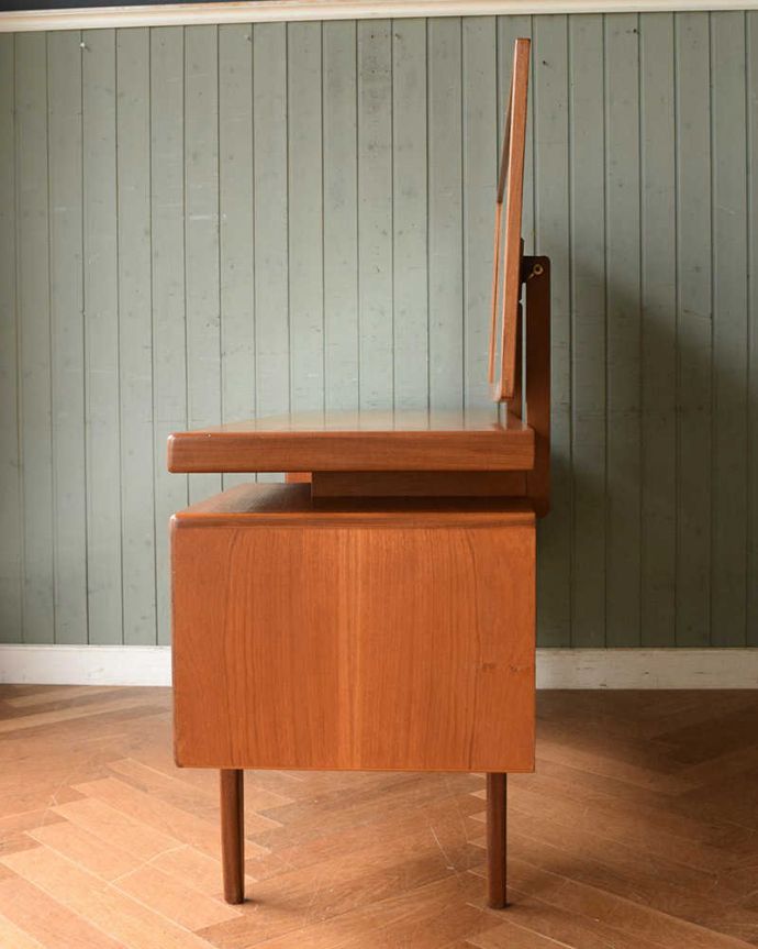 G-PLAN(Gプラン)　アンティーク家具　G-PLANのヴィンテージ家具、北欧スタイルのドレッサー（フレスコ）。横から見てもステキ横から見るとこんな感じ。(x-1024-f)