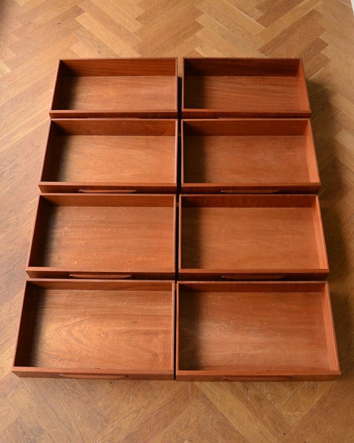 G-PLAN(Gプラン)　アンティーク家具　お洋服収納におススメしたいヴィンテージのワイドチェスト（G-PLAN）。引き出しの中もキレイに修復しました。(x-1025-f)