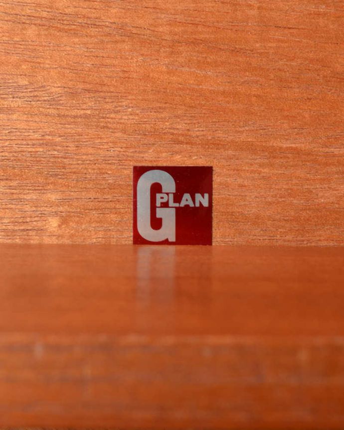 G-PLAN(Gプラン)　アンティーク家具　お洋服収納におススメしたいヴィンテージのワイドチェスト（G-PLAN）。。(x-1025-f)