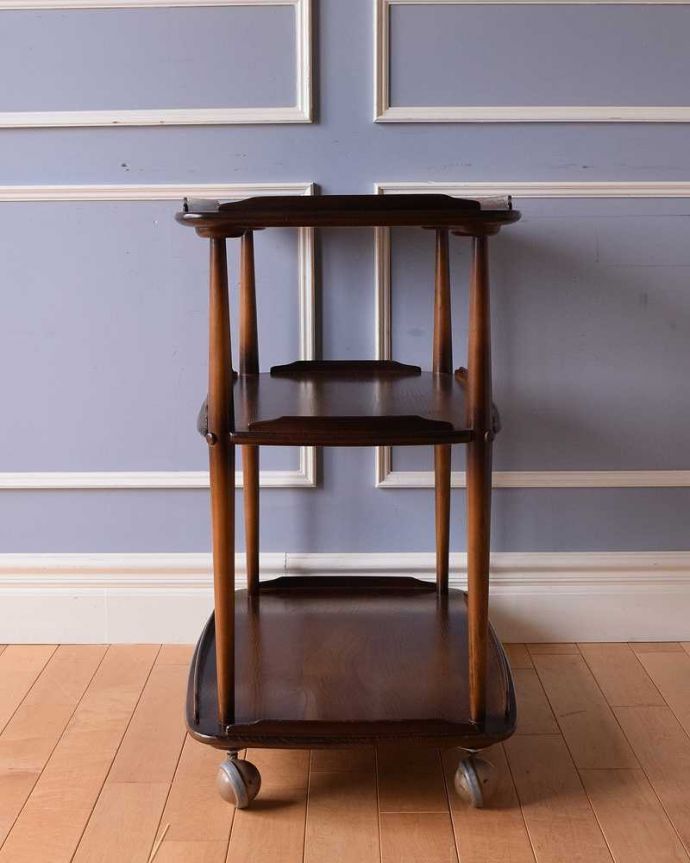 アーコールの家具　アンティーク家具　アーコール社のヴィンテージ家具、便利に使えるのキャスター付きワゴン(トローリー)。キッチンだけじゃもったいない！アンティークのワゴンはデザインもキレイなので、キッチン用として使うだけじゃなく、家具としていろいろ使えます。(x-1026-f)