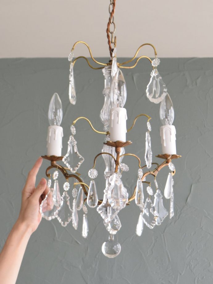 アンティークのガラスシャンデリア