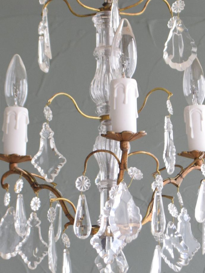 ガラスパーツのシャンデリア