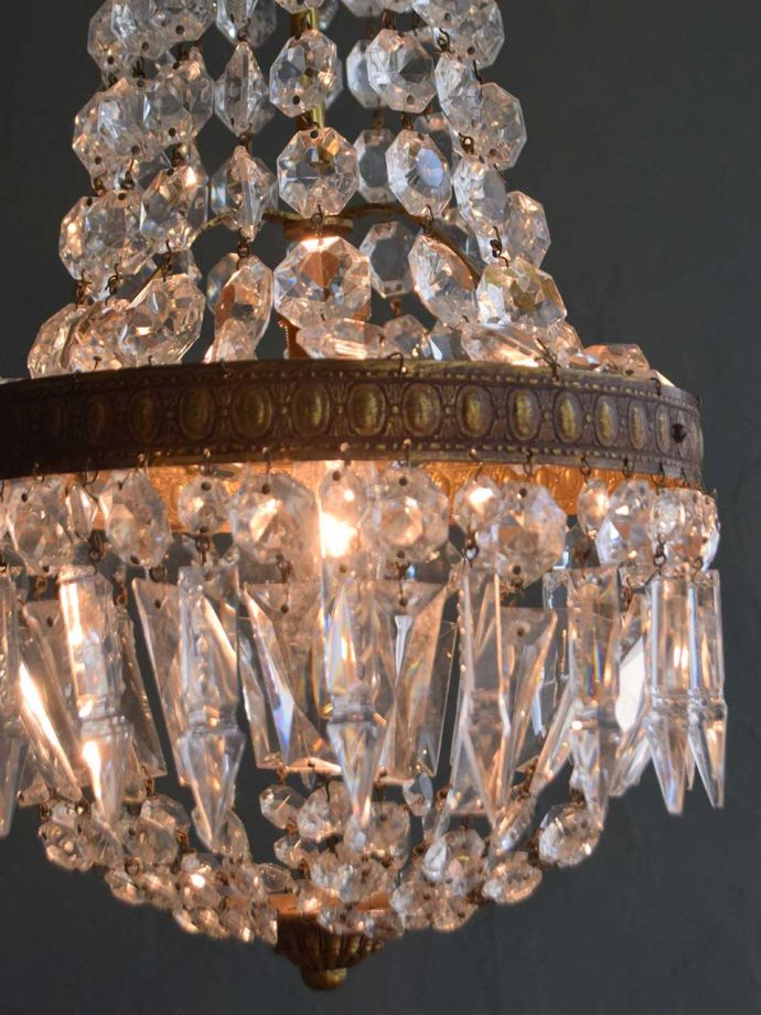 シャンデリアの点灯