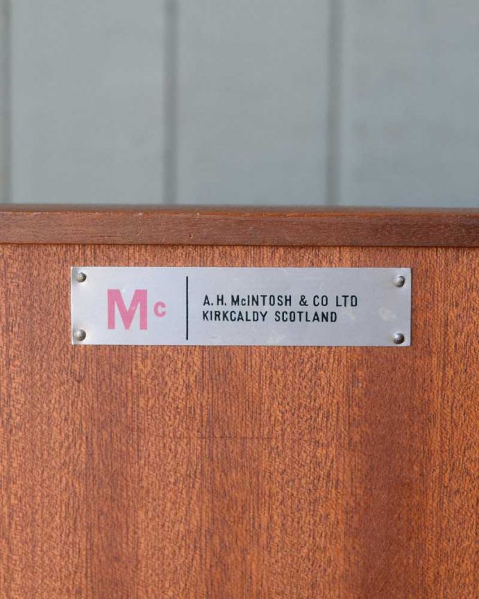 サイドボード　アンティーク家具　北欧スタイルのヴィンテージ家具、リビングで活躍するサイドボード（マッキントッシュ）。。(x-1031-f)