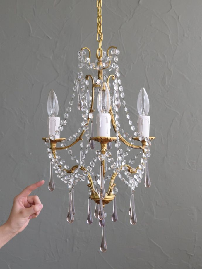 アンティークのガラス付きシャンデリア