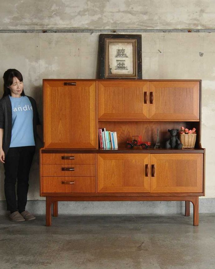 G-PLAN(Gプラン)　アンティーク家具　北欧テイストヴィンテージ家具、食器棚にもおススメのG-Planのサイドボード。人気のヒミツは北欧スタイルのデザインやっぱりスッキリとカッコイイ北欧デザインが人気のサイドボード。(x-1037-f)