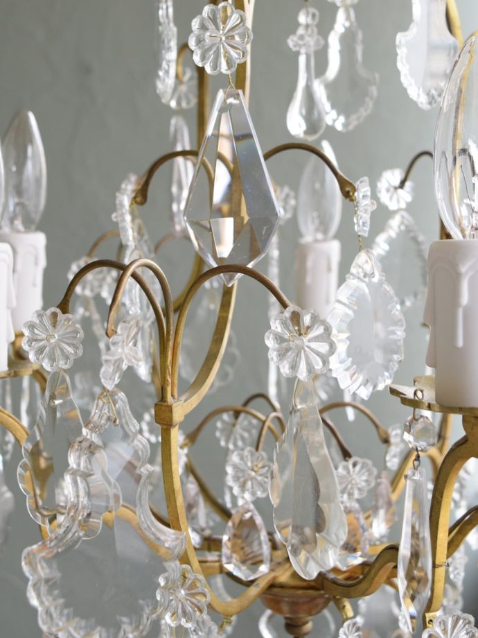 シャンデリアのガラスコラム