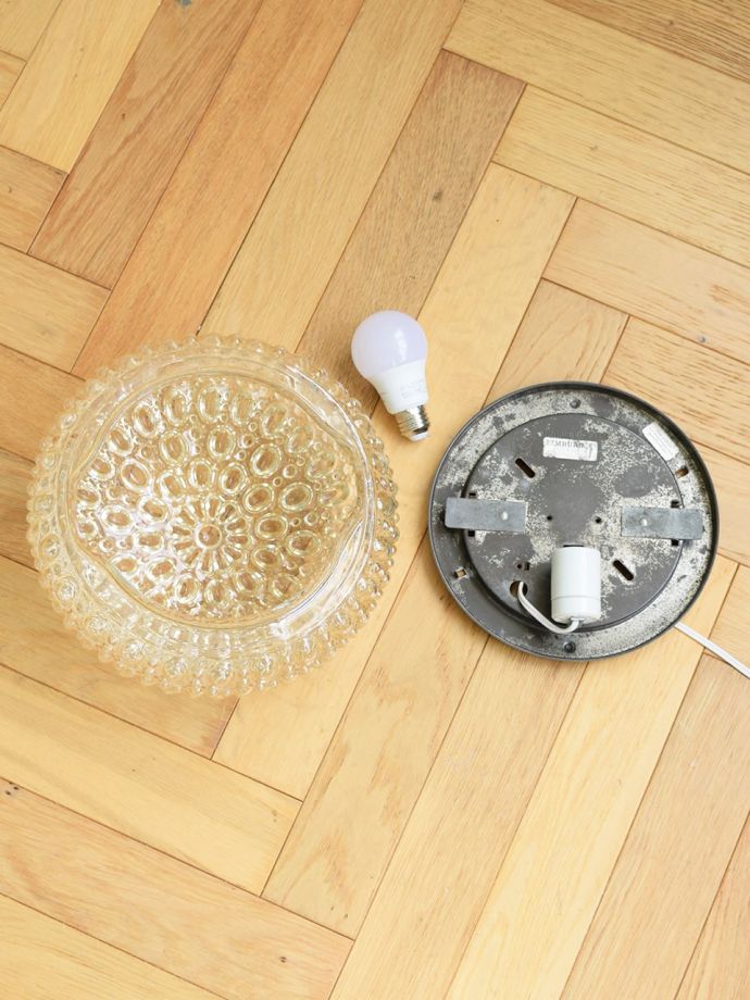 電球付きなので届いてすぐに使えます