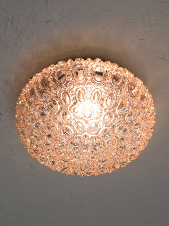 シーリングランプにもなります