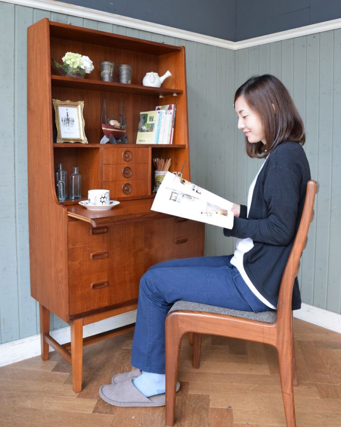 ビューロー　アンティーク家具　収納もデスクもこの一台におまかせ！北欧スタイルのヴィンテージビューロー（デスク）。ヴィンテージ家具らしいあたたかさ。(x-1040-f)
