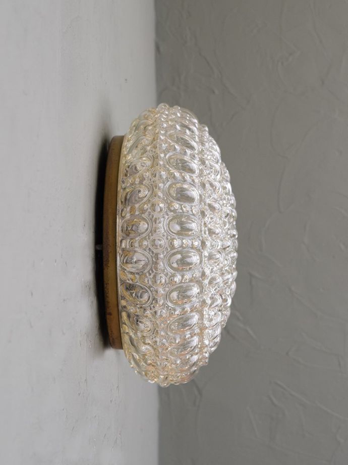 壁付けシーリングライトの側面