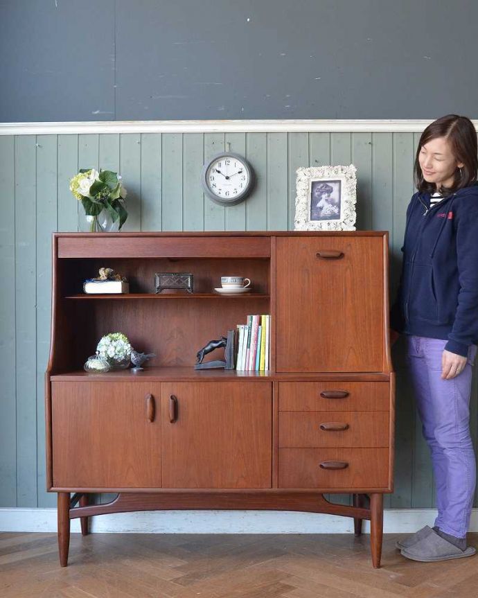 G-PLAN(Gプラン)　アンティーク家具　北欧スタイルのヴィンテージ家具、コンパクトサイズのG-Planのサイドボード。人気のヒミツは北欧スタイルのデザインやっぱりスッキリとカッコイイ北欧デザインが人気のサイドボード。(x-1041-f)