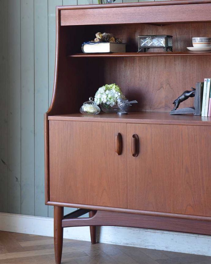 G-PLAN(Gプラン)　アンティーク家具　北欧スタイルのヴィンテージ家具、コンパクトサイズのG-Planのサイドボード。ヴィンテージ家具らしいあたたかさ。(x-1041-f)