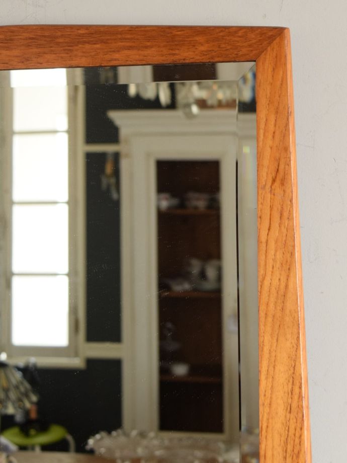 アンティークの美しい鏡