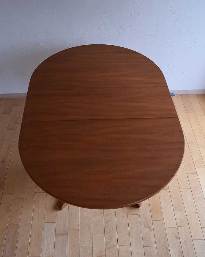 アンティークのテーブル　アンティーク家具　北欧スタイルのヴィンテージ家具、伸張式のドロップリーフテーブル。天板の修復には自信があります。(x-1043-f)