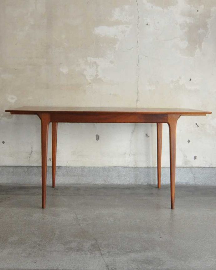 アンティークのテーブル　アンティーク家具　ヴィンテージの北欧家具、かっこいいマッキントッシュのエクステンションテーブル。天板を広げると･･･もちろん広げたままの状態でもお使い頂けます。(x-1045-f)