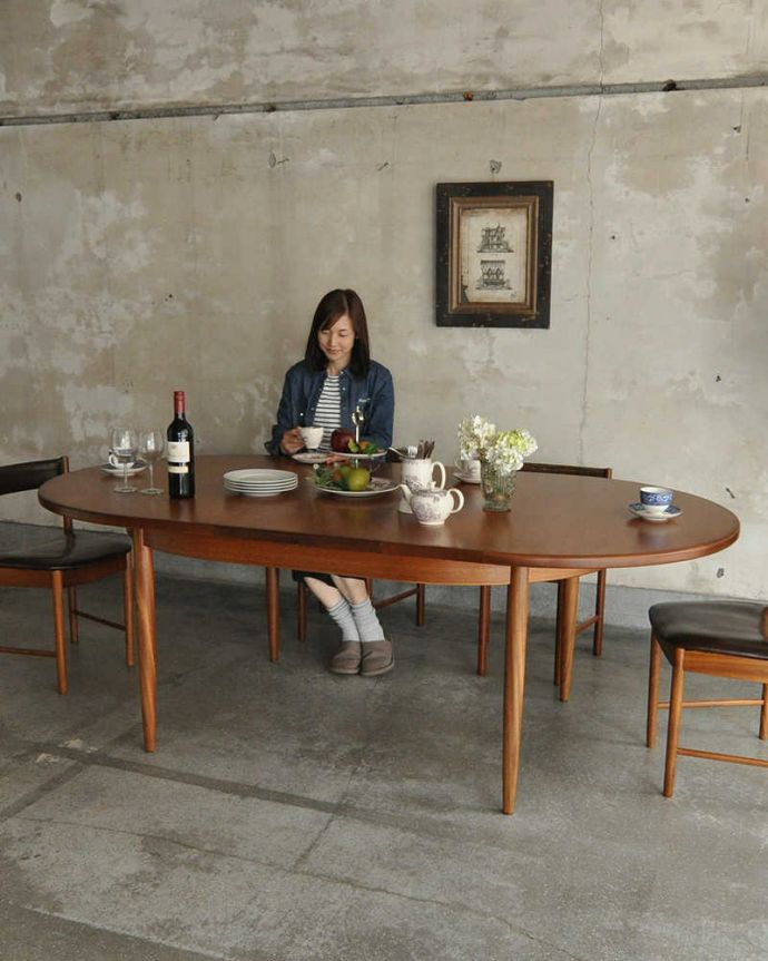 G-PLAN(Gプラン)　アンティーク家具　伸張式のG-planのフレスコシリーズ、北欧テイストのダイニングテーブル。用途に合わせてサイズが変わる便利なテーブルあっという間にサイズが大きくなっちゃうヴィンテージのエクステンションテーブル。(x-1046-f)