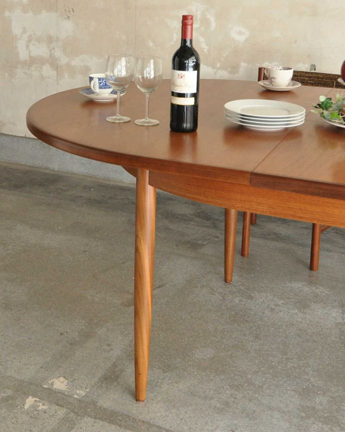 G-PLAN(Gプラン)　アンティーク家具　伸張式のG-planのフレスコシリーズ、北欧テイストのダイニングテーブル。スマートなカッコよさが魅力シンプルなデザインだから、どんなインテリアにも似合っちゃう所が人気のヒミツ。(x-1046-f)