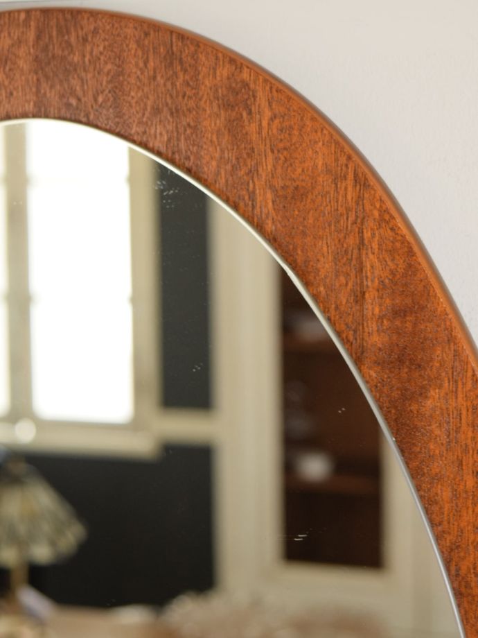 アンティークの美しい鏡