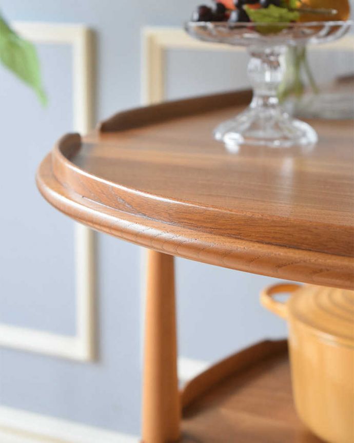 アーコールの家具　アンティーク家具　３つのサイズに切り替えができるERCOL社のヴィンテージワゴンテーブル。ちょっとしたこだわりワゴンと言っても現代のものとは全然違う･･･風合いもいいんです。(x-1051-f)