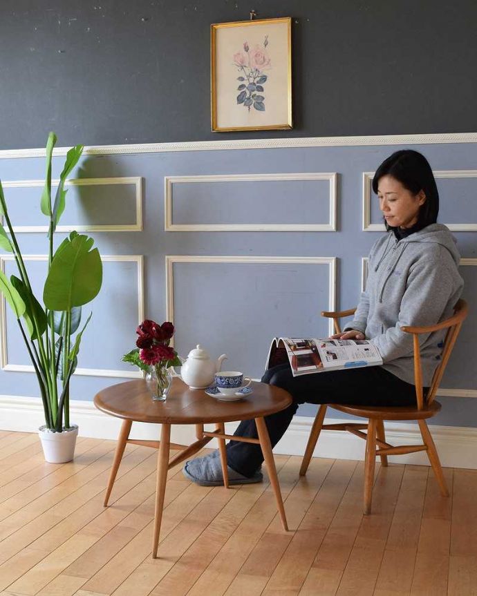 アーコールの家具 アンティーク家具 ERCOL社のアンティークの伸張式テーブル、小さいドロップリーフコーヒーテーブル 。めずらしい形のアーコールのコーヒーテーブルちょっとめずらしいゲートレッグタイプのアーコールのコーヒーテーブル。(x-1053-f)