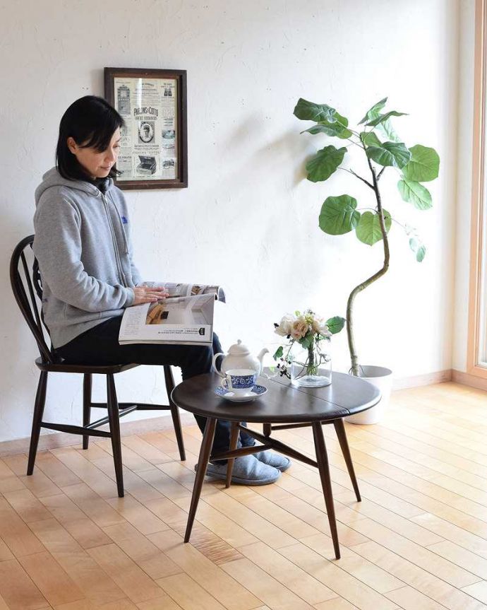 アーコールの家具 アンティーク家具 チョコレートブラウンのアーコール家具、伸張式のドロップリーフコーヒーテーブル。めずらしい形のアーコールのコーヒーテーブルちょっとめずらしいゲートレッグタイプのアーコールのコーヒーテーブル。(x-1054-f)