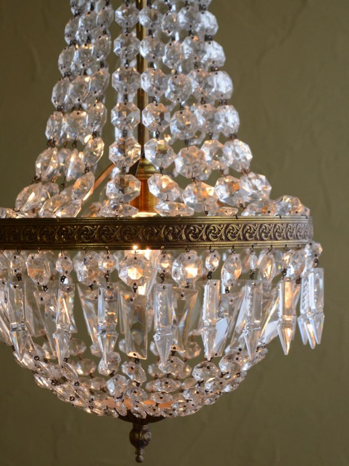 シャンデリアの点灯