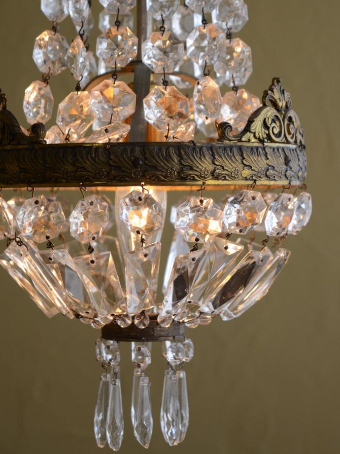 シャンデリアの点灯