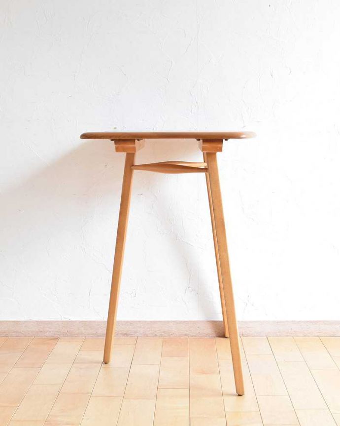 アーコールの家具　アンティーク家具　アーコールのダイニングテーブルにピタッとくっつけられる、便利なアンティークエンドテーブル。こっち側もキレイです！アンティークは新品ではないので、もちろん経年変化によるキズはありますが、専門の職人がきちんとお直しをしているので360度どの角度もキレイです。(x-1057-f)