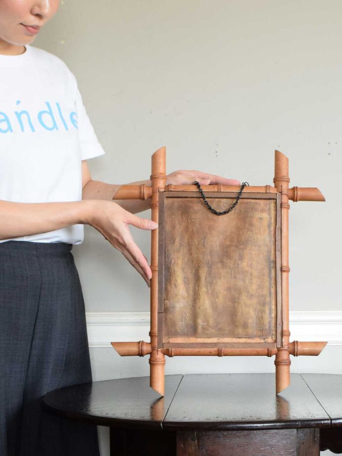 アンティークの鏡の裏