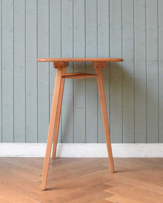 アーコールの家具　アンティーク家具　アーコールのダイニングテーブルの継ぎ足し用のエンドテーブル（サイドテーブル）。クルッと回転。(x-1058-f)