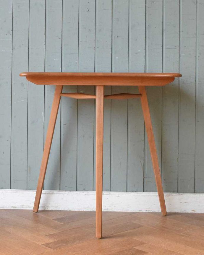 アーコールの家具　アンティーク家具　アーコールのダイニングテーブルの継ぎ足し用のエンドテーブル（サイドテーブル）。こちら側も、もちろんキレイです！アンティークは新品ではないので、もちろん経年変化によるキズはありますが、専門の職人がキレイにお直しをしているので、どの角度から見てもキレイです。(x-1058-f)