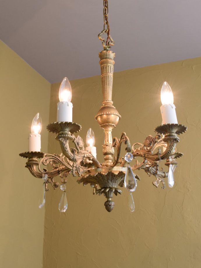 シャンデリアの灯り